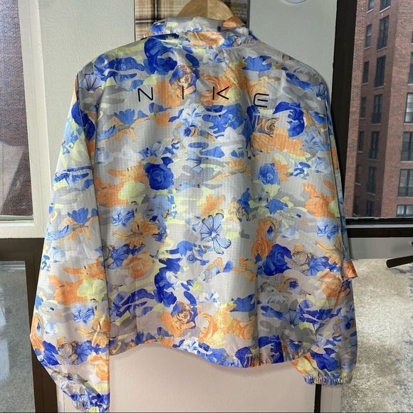 🆕 Nike Wmns Woven Jacket 'Light Bone' - Womens Small - Picture 6 of 8